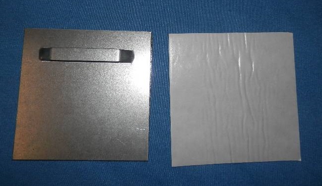 Aufhängeblech 10x10 cm mit breiten Öse (selbstklebend)