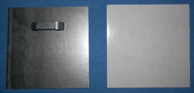 Aufhängeblech 10x10 cm mit gezahnten Öse (selbstklebend)