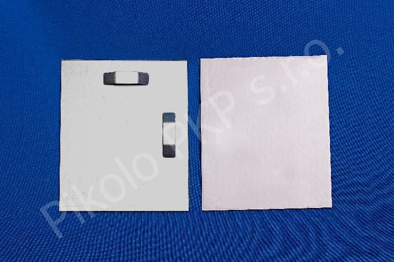 Aufhängeblech 10x12 cm mit zwei Ösen (selbstklebend)